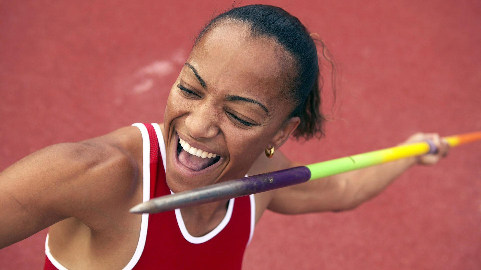 九游体育app下载-_城市高空跑步：在摩天楼之间飞驰_，高空城市俯瞰图